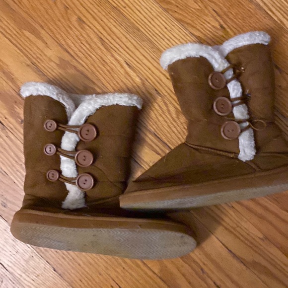 Fuzzy boot 9 - Picture 1 of 1